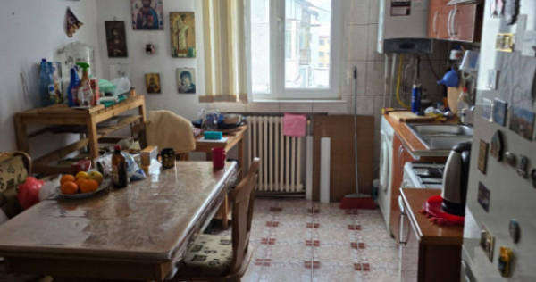 De &icirc;nchiriat apartament spațios &ndash; zona Precista