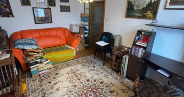 De &icirc;nchiriat apartament spațios &ndash; zona Precista