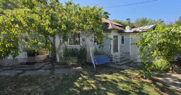 Casă 70 mp&ndash; Valea Caselor, D&acirc;mbovița