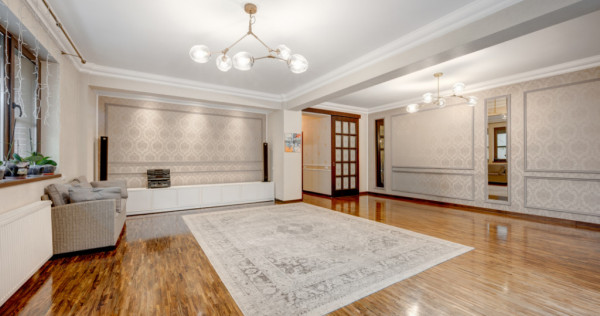 Apartament 170mp utili, 77mp curte și 3 locuri parcare, Par