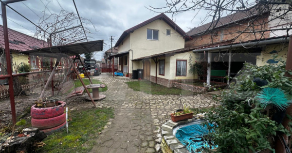 Casa individuala cu 3 camere si teren 640mp,Vintul de jos
