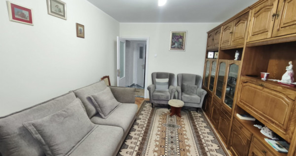 Apartament 3 camere+boxa, etaj intermediar, zona Hurmuzachi,