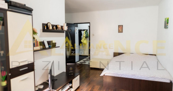 Garsoniera ~ 33 mp ~ { Strada Luica }