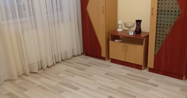 Apartament 3 camere, decomandat, Micro 20