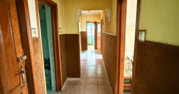 Apartament 3 camere, situat in zona Dacia