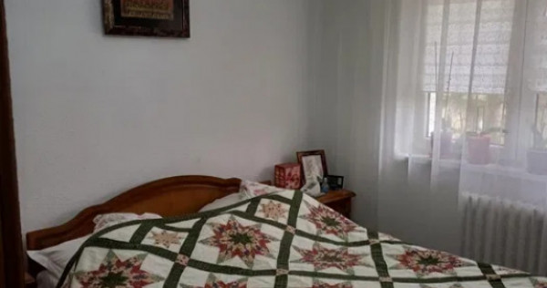 Apartament cu 2 camere decomandate zona Burdujeni - Cuza Voda 2