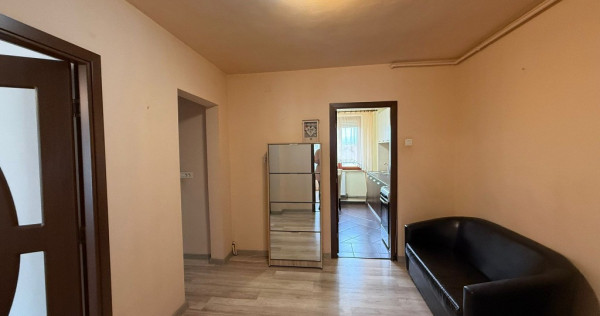 Apartament 3 camere, decomandat, zona Progresul