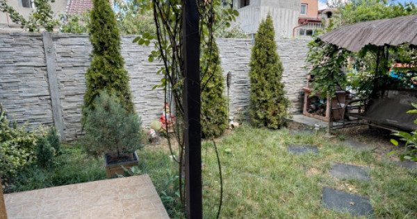 Inchiriez Apartament 3 camere cu propria curte,terasă,parcare,Vest