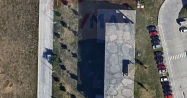 Teren cu construcție de beton, de v&acirc;nzare, 3754 mp &ndash; ...