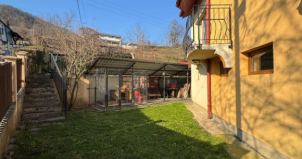 Vilă 336 mp utili, garaj 2 mașini, teren 380 mp, zona Griv