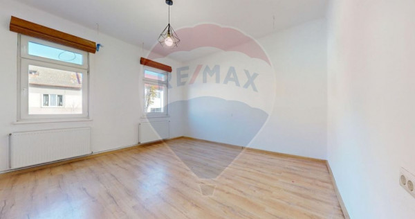 &Icirc;nchiriere casă cu 500 mp curte &ndash; ideală pentru familie