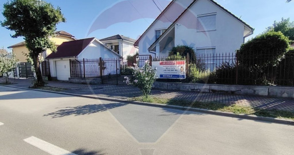 Casă / Vilă cu 8 camere de v&acirc;nzare &icirc;n zona Central