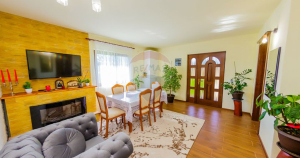 Casă cu 3 camere de v&acirc;nzare