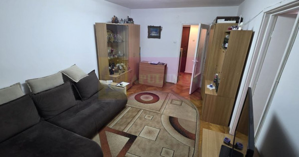 Apartament cu 3 camere de vanzare in Campina