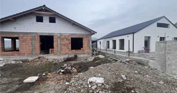 RECO, Casa la rosu, Zona Alesd la super pret!