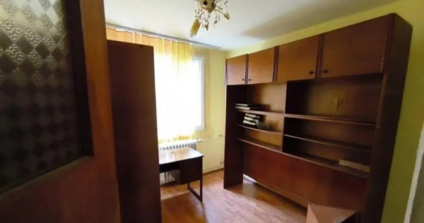 Metrou 1 Decembrie 1918, 3 cam, et. 1/4, bloc reabilitat