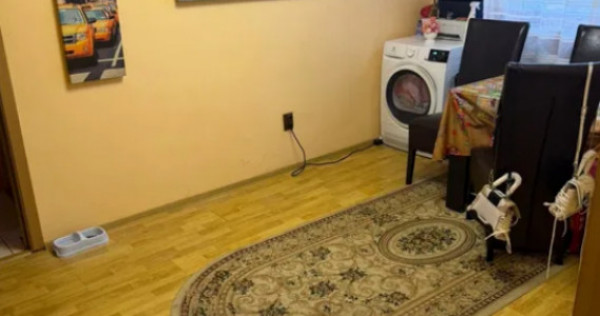 Apartament 3 camere, semidecomandat - zona Florilor