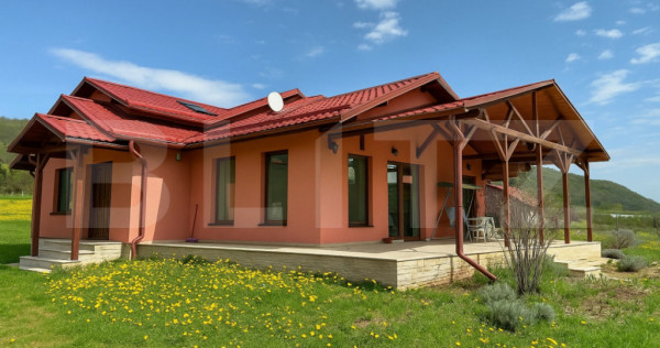 Vila &icirc;n stil Californian | 220 mp utili | Teren 3000 mp | P