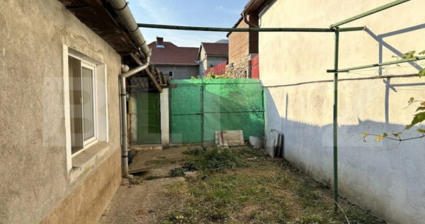 Casă de renovat 2 camere, zonă liniștită &ndash; Cugir