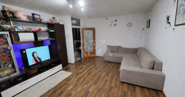 Garsonieră Vitan Mall decomandată, et. 5, an 1990, metrou,