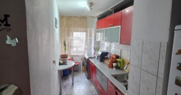 Garsonieră Vitan Mall decomandată, et. 5, an 1990, metrou,