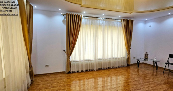 Proprietate Piatra Neamt-Vila cocheta,prevazuta cu terasa,garaj ,teren