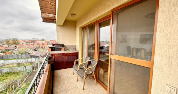 Apartament cu 3 camere, &icirc;n curte privată