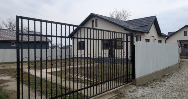 Casa finalizată Liliecii - Scoala - Parc Dendrologic