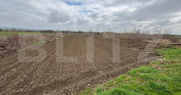 Teren 2.000 mp, deschidere 20 ml &ndash; l&acirc;ngă Complexul de Na