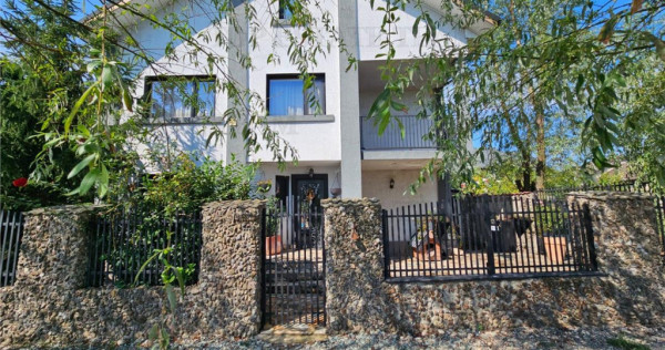 Vila superba, cu piscina, 970mp teren, D P E M, gradina amen