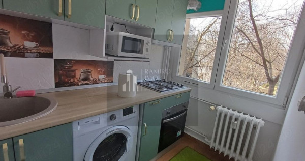 Garsoniera Etaj 3 - Metrou Aparatorii Patriei la 10 Minute