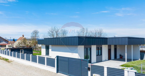 Casă cu 5 camere de v&acirc;nzare, Hălchiu