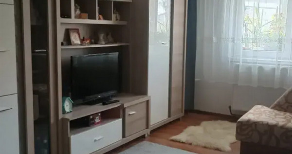 Apartament 2 camere, decomandat - zona Tractorul