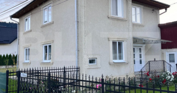 Casă de v&acirc;nzare, 8 camere, 263 mp + 400 mp teren, &icirc;n C&acirc;m