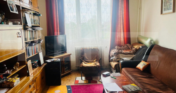 Apartament cu 3 camere, decomandat, zona - Bulevardul Dacia