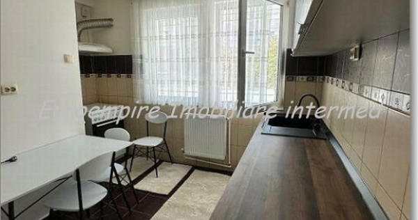Apartament 3 camere mobilat zona Centru