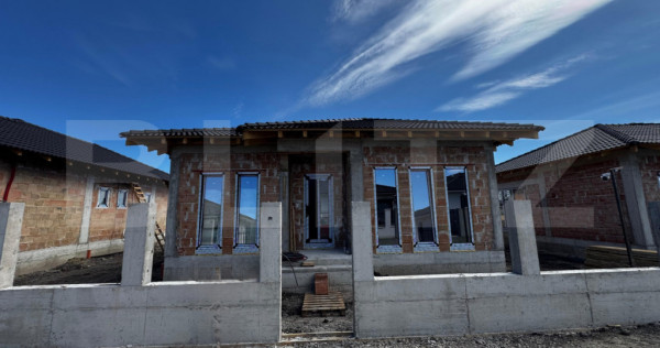 Casă pe un singur nivel, 4 camere, 96 mp, finisată la chei