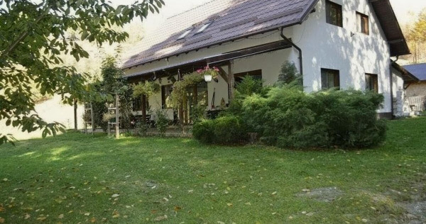 Topoloveni - Casa cu teren 1500 mp langa padure, garaj, a...