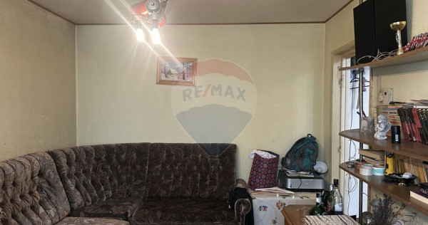 Apartament cu 3 camere de v&acirc;nzare &icirc;n zona 1 Decembrie 1918