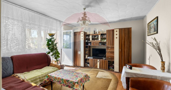 Apartament cu 3 camere de v&acirc;nzare - zona Aurel Vlaicu