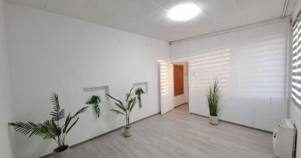 Garsoniera Tractorul renovata,etajul 2,40300 Euro