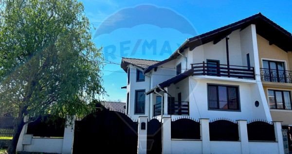 Casa spațioasă cu teren si foișor - Negrești Oaș