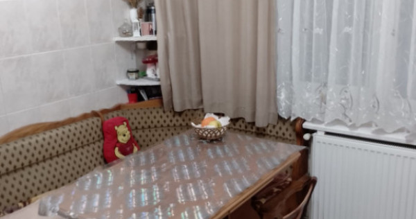 Apartament 4 camere, 94 mp, zona Valea Rosie