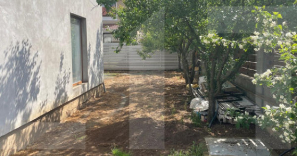 Casă cu 3 camere &icirc;n Dumbrăvița