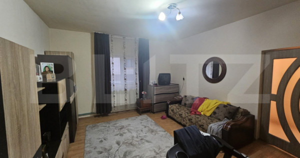 Casa de vanzare cu 3 camere, zona centrala, Campeni