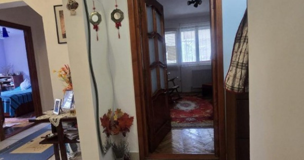 Tomis Nord, Rovere, de vanzare 3 camere, decomandat, gaze