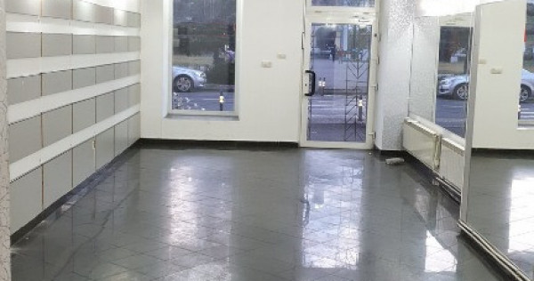 Dau in chirie spatiu comercial central Piata Avram Iancu