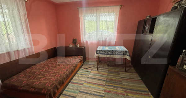 Casa de vanzare, cu o suprafata de 16 ari de teren - Crasna,