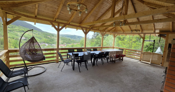 Casă de vacanță, 80 mp, refugiu &icirc;n natură, 15 min de o