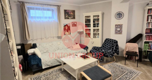 Apartament Spatios, 3 Camere, Decomandat, Demisol, Zona Prim